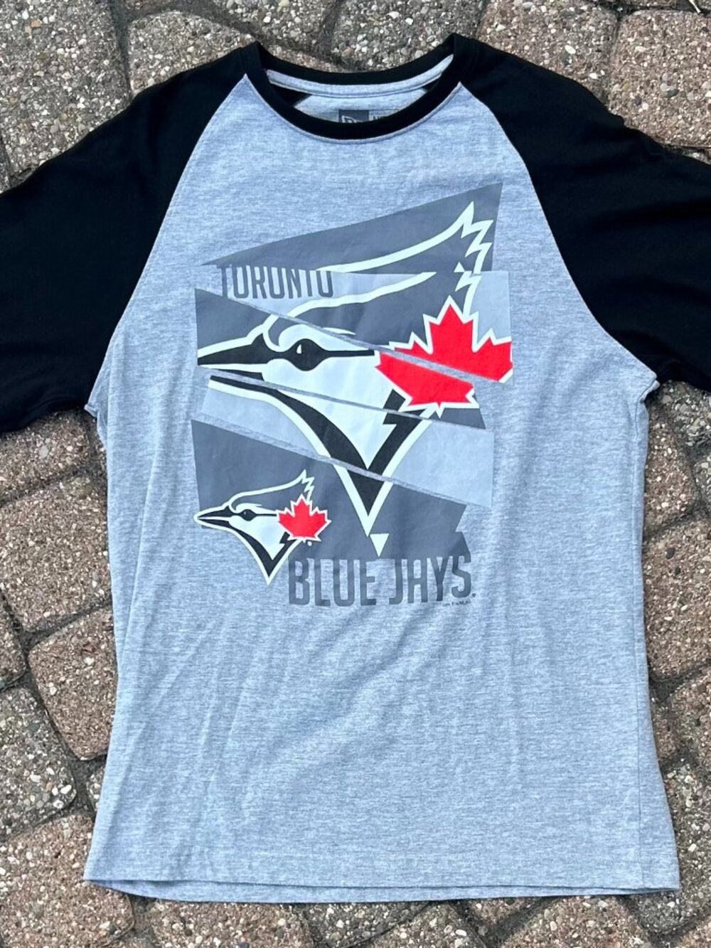 New Era Toronto Blue Jays RagLan Long Sleeve Shirt Size M EUC MLB Baseball